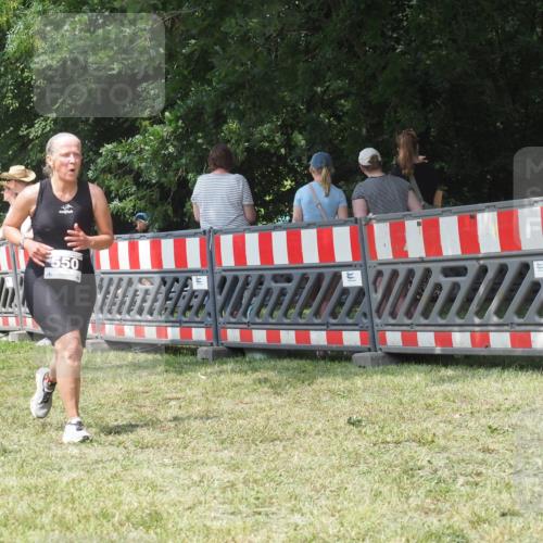 21.06.2025 - 27. Vierlanden-Triathlon KatJ http://msf.ph/oto/8052250 15.06.2025 11:53:02 Ziel 488, 550 meine-sportfotos.de