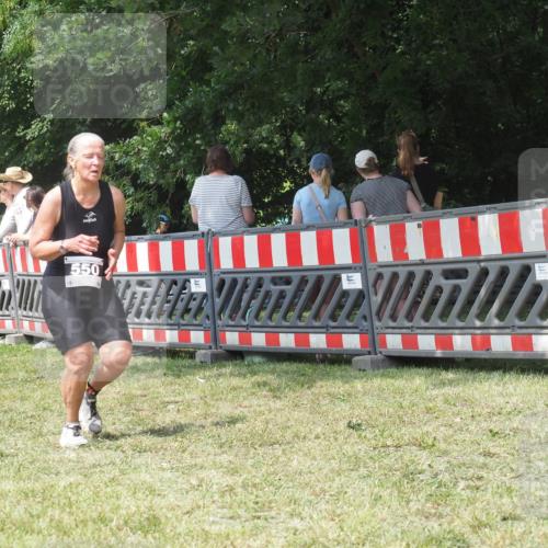 21.06.2025 - 27. Vierlanden-Triathlon KatJ http://msf.ph/oto/8052251 15.06.2025 11:53:02 Ziel 488, 550 meine-sportfotos.de
