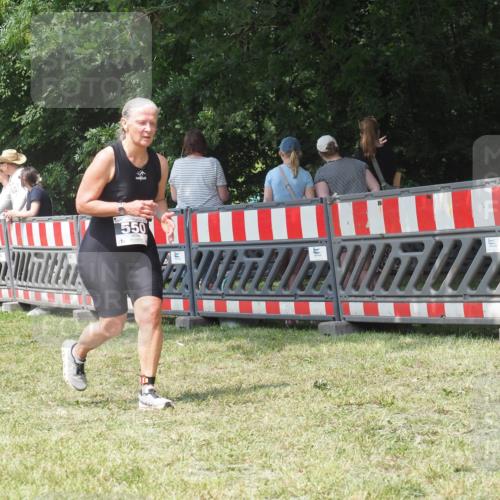 21.06.2025 - 27. Vierlanden-Triathlon KatJ http://msf.ph/oto/8052253 15.06.2025 11:53:03 Ziel 488, 550 meine-sportfotos.de