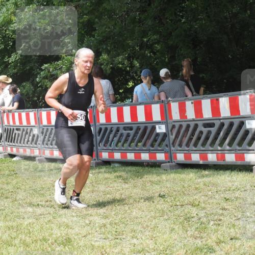 21.06.2025 - 27. Vierlanden-Triathlon KatJ http://msf.ph/oto/8052254 15.06.2025 11:53:03 Ziel 488, 550 meine-sportfotos.de