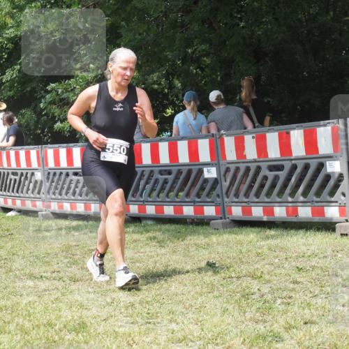 21.06.2025 - 27. Vierlanden-Triathlon KatJ http://msf.ph/oto/8052255 15.06.2025 11:53:03 Ziel 488, 550 meine-sportfotos.de