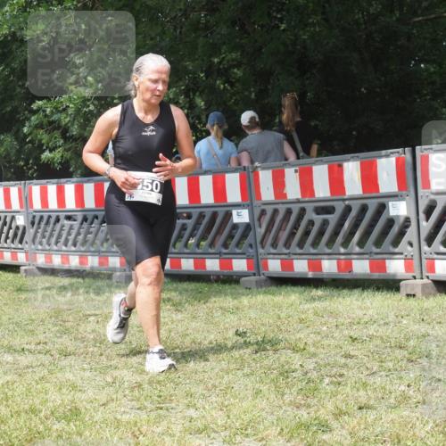 21.06.2025 - 27. Vierlanden-Triathlon KatJ http://msf.ph/oto/8052256 15.06.2025 11:53:03 Ziel 488, 550 meine-sportfotos.de