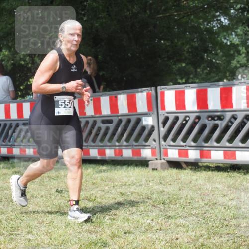 21.06.2025 - 27. Vierlanden-Triathlon KatJ http://msf.ph/oto/8052259 15.06.2025 11:53:03 Ziel 488, 550 meine-sportfotos.de