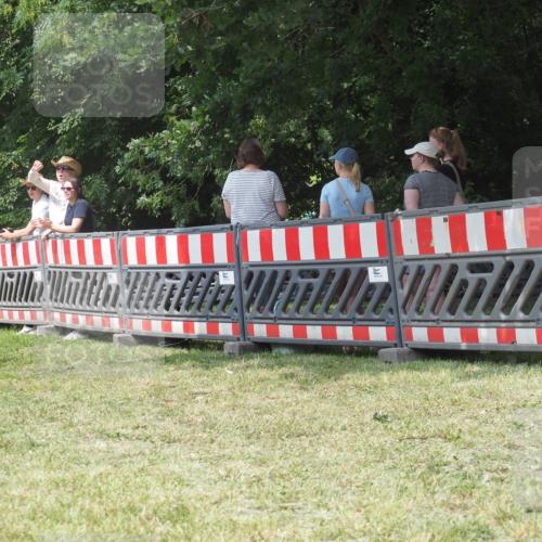 21.06.2025 - 27. Vierlanden-Triathlon KatJ http://msf.ph/oto/8052262 15.06.2025 11:53:05 Ziel 488, 550 meine-sportfotos.de