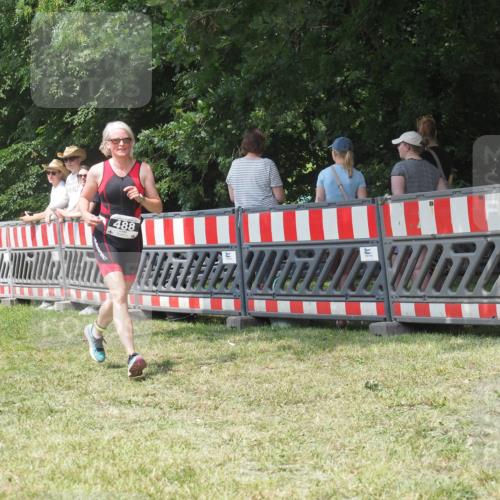 21.06.2025 - 27. Vierlanden-Triathlon KatJ http://msf.ph/oto/8052264 15.06.2025 11:53:07 Ziel 488 meine-sportfotos.de
