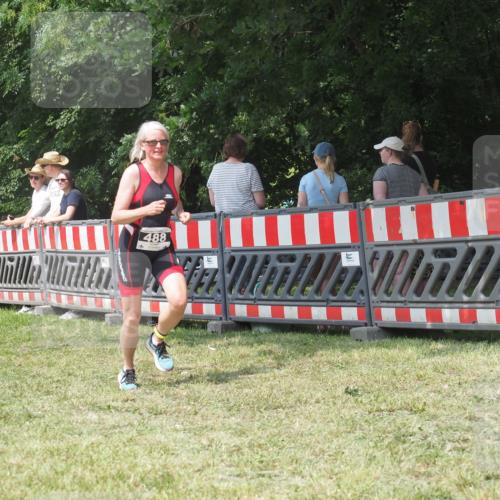 21.06.2025 - 27. Vierlanden-Triathlon KatJ http://msf.ph/oto/8052266 15.06.2025 11:53:07 Ziel 488 meine-sportfotos.de