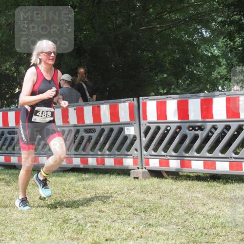 21.06.2025 - 27. Vierlanden-Triathlon KatJ http://msf.ph/oto/8052270 15.06.2025 11:53:08 Ziel 488 meine-sportfotos.de