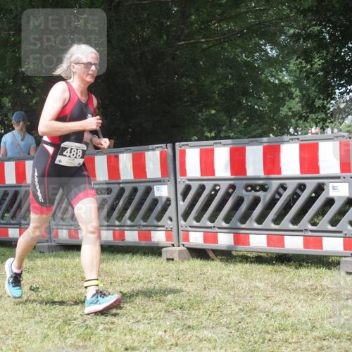 21.06.2025 - 27. Vierlanden-Triathlon KatJ http://msf.ph/oto/8052271 15.06.2025 11:53:08 Ziel 488 meine-sportfotos.de