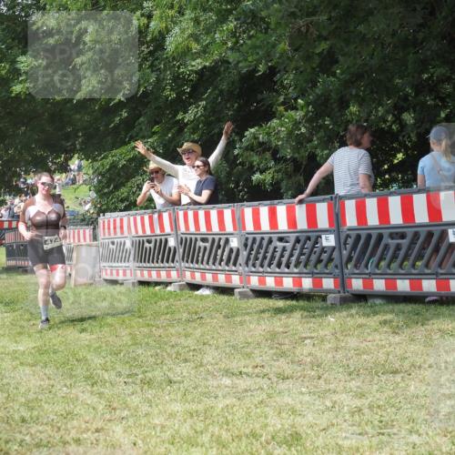 21.06.2025 - 27. Vierlanden-Triathlon KatJ http://msf.ph/oto/8052276 15.06.2025 11:54:14 Ziel 474 meine-sportfotos.de