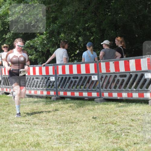 21.06.2025 - 27. Vierlanden-Triathlon KatJ http://msf.ph/oto/8052282 15.06.2025 11:54:15 Ziel 474 meine-sportfotos.de