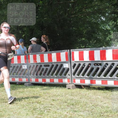 21.06.2025 - 27. Vierlanden-Triathlon KatJ http://msf.ph/oto/8052285 15.06.2025 11:54:16 Ziel 474 meine-sportfotos.de