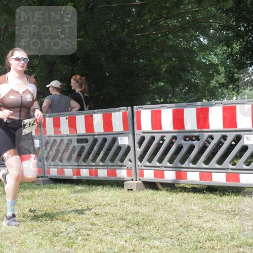 21.06.2025 - 27. Vierlanden-Triathlon KatJ http://msf.ph/oto/8052286 15.06.2025 11:54:16 Ziel 474 meine-sportfotos.de