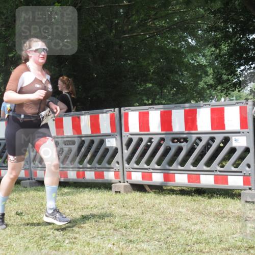 21.06.2025 - 27. Vierlanden-Triathlon KatJ http://msf.ph/oto/8052287 15.06.2025 11:54:16 Ziel 474 meine-sportfotos.de