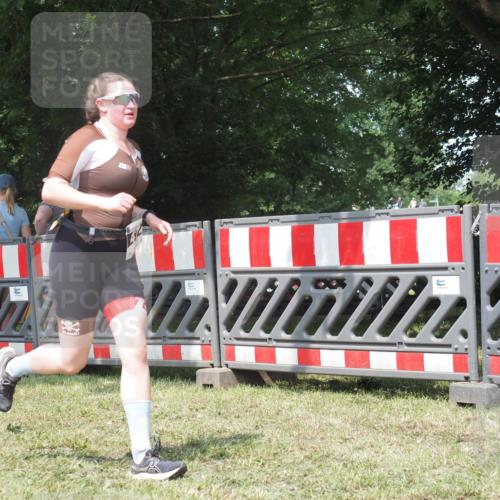 21.06.2025 - 27. Vierlanden-Triathlon KatJ http://msf.ph/oto/8052288 15.06.2025 11:54:16 Ziel 474 meine-sportfotos.de