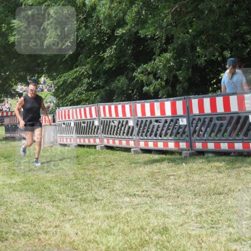 21.06.2025 - 27. Vierlanden-Triathlon KatJ http://msf.ph/oto/8052289 15.06.2025 11:54:43 Ziel 421 meine-sportfotos.de