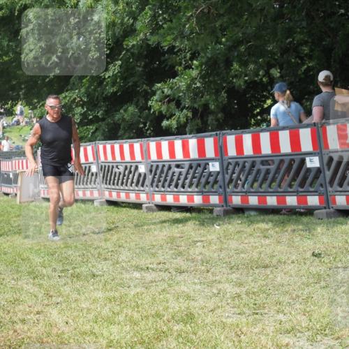 21.06.2025 - 27. Vierlanden-Triathlon KatJ http://msf.ph/oto/8052292 15.06.2025 11:54:44 Ziel 421 meine-sportfotos.de