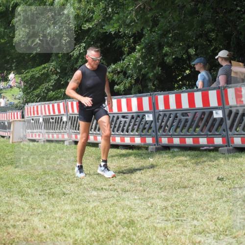 21.06.2025 - 27. Vierlanden-Triathlon KatJ http://msf.ph/oto/8052297 15.06.2025 11:54:45 Ziel 421 meine-sportfotos.de