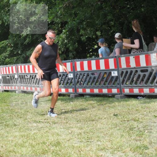 21.06.2025 - 27. Vierlanden-Triathlon KatJ http://msf.ph/oto/8052299 15.06.2025 11:54:45 Ziel 421 meine-sportfotos.de