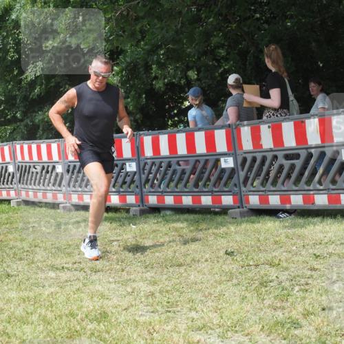 21.06.2025 - 27. Vierlanden-Triathlon KatJ http://msf.ph/oto/8052300 15.06.2025 11:54:46 Ziel 421 meine-sportfotos.de