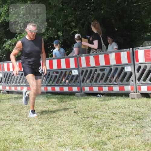 21.06.2025 - 27. Vierlanden-Triathlon KatJ http://msf.ph/oto/8052302 15.06.2025 11:54:46 Ziel 421 meine-sportfotos.de