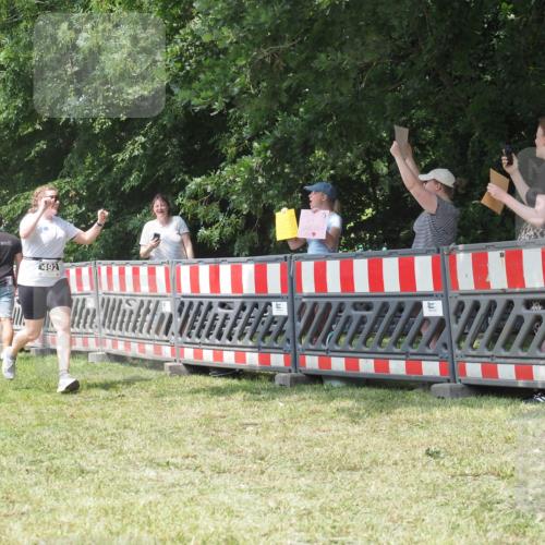 21.06.2025 - 27. Vierlanden-Triathlon KatJ http://msf.ph/oto/8052304 15.06.2025 11:55:03 Ziel 492 meine-sportfotos.de