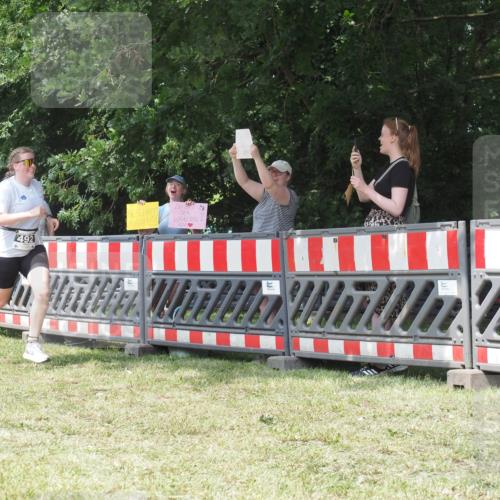 21.06.2025 - 27. Vierlanden-Triathlon KatJ http://msf.ph/oto/8052306 15.06.2025 11:55:03 Ziel 492 meine-sportfotos.de