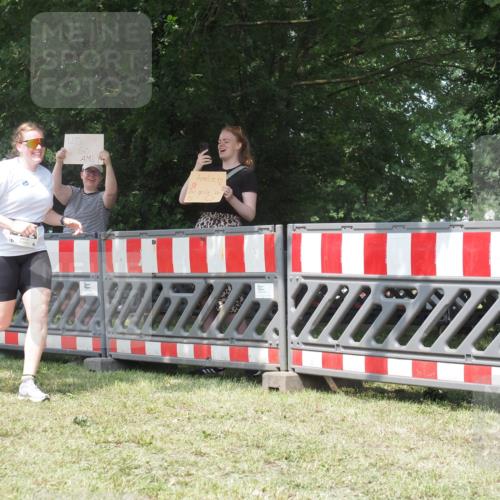 21.06.2025 - 27. Vierlanden-Triathlon KatJ http://msf.ph/oto/8052313 15.06.2025 11:55:04 Ziel 492 meine-sportfotos.de