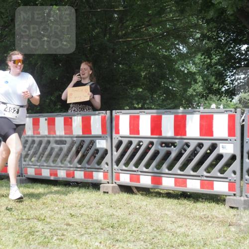 21.06.2025 - 27. Vierlanden-Triathlon KatJ http://msf.ph/oto/8052315 15.06.2025 11:55:05 Ziel 492 meine-sportfotos.de