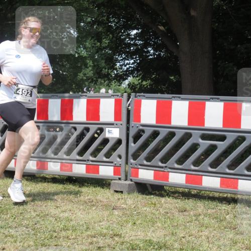 21.06.2025 - 27. Vierlanden-Triathlon KatJ http://msf.ph/oto/8052318 15.06.2025 11:55:05 Ziel 492 meine-sportfotos.de