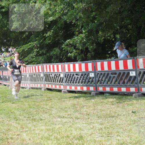 21.06.2025 - 27. Vierlanden-Triathlon KatJ http://msf.ph/oto/8052320 15.06.2025 11:55:15 Ziel 500 meine-sportfotos.de