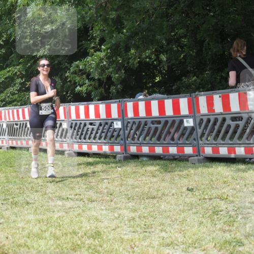 21.06.2025 - 27. Vierlanden-Triathlon KatJ http://msf.ph/oto/8052324 15.06.2025 11:55:16 Ziel 500 meine-sportfotos.de