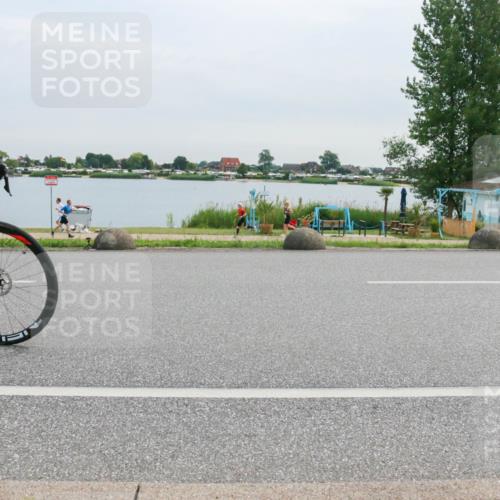 15.06.2025 - 27. Vierlanden-Triathlon H.Heesch http://msf.ph/oto/8052329 15.06.2025 10:56:29 Radfahren 597, 606 meine-sportfotos.de