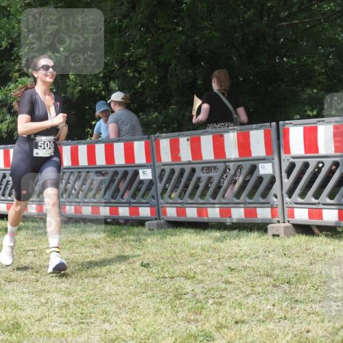 21.06.2025 - 27. Vierlanden-Triathlon KatJ http://msf.ph/oto/8052334 15.06.2025 11:55:17 Ziel 500 meine-sportfotos.de