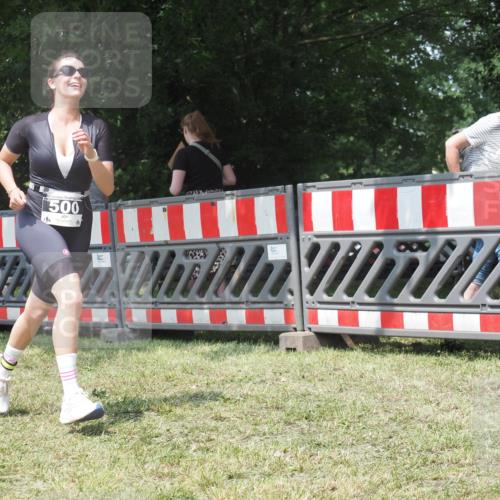 21.06.2025 - 27. Vierlanden-Triathlon KatJ http://msf.ph/oto/8052340 15.06.2025 11:55:17 Ziel 500 meine-sportfotos.de