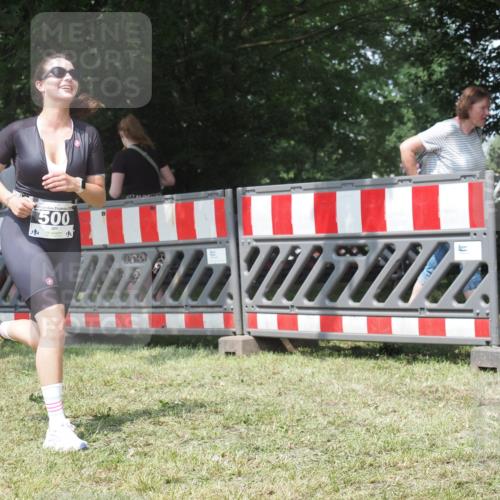 21.06.2025 - 27. Vierlanden-Triathlon KatJ http://msf.ph/oto/8052342 15.06.2025 11:55:18 Ziel 500 meine-sportfotos.de