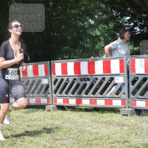 21.06.2025 - 27. Vierlanden-Triathlon KatJ http://msf.ph/oto/8052344 15.06.2025 11:55:18 Ziel 500 meine-sportfotos.de