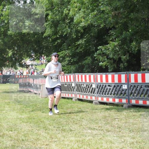 21.06.2025 - 27. Vierlanden-Triathlon KatJ http://msf.ph/oto/8052348 15.06.2025 11:55:50 Ziel 547 meine-sportfotos.de