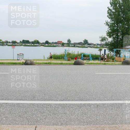 15.06.2025 - 27. Vierlanden-Triathlon H.Heesch http://msf.ph/oto/8052350 15.06.2025 10:57:01 Radfahren 94, 150, 451, 767 meine-sportfotos.de