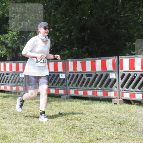 21.06.2025 - 27. Vierlanden-Triathlon KatJ http://msf.ph/oto/8052366 15.06.2025 11:55:52 Ziel 547 meine-sportfotos.de
