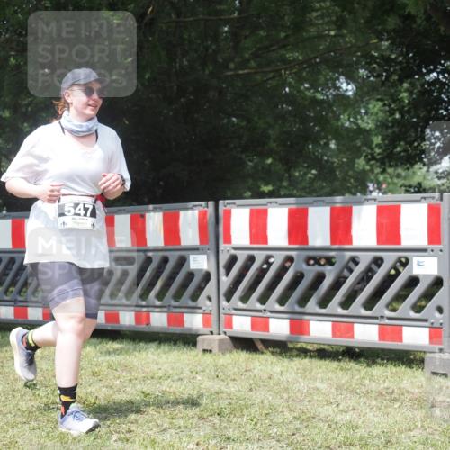 21.06.2025 - 27. Vierlanden-Triathlon KatJ http://msf.ph/oto/8052373 15.06.2025 11:55:52 Ziel 547 meine-sportfotos.de