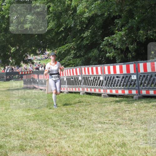 21.06.2025 - 27. Vierlanden-Triathlon KatJ http://msf.ph/oto/8052384 15.06.2025 11:56:19 Ziel 553 meine-sportfotos.de