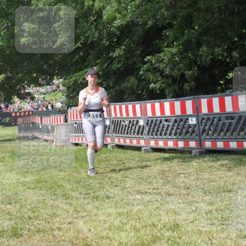 21.06.2025 - 27. Vierlanden-Triathlon KatJ http://msf.ph/oto/8052386 15.06.2025 11:56:20 Ziel 553 meine-sportfotos.de