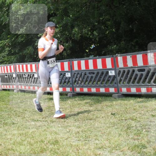 21.06.2025 - 27. Vierlanden-Triathlon KatJ http://msf.ph/oto/8052393 15.06.2025 11:56:21 Ziel 553 meine-sportfotos.de