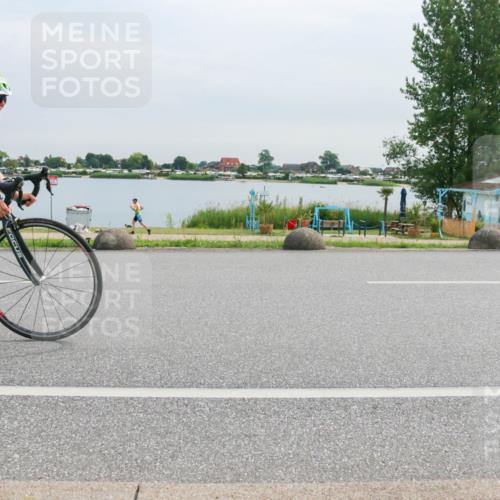 15.06.2025 - 27. Vierlanden-Triathlon H.Heesch http://msf.ph/oto/8052396 15.06.2025 10:57:56 Radfahren 215, 579 meine-sportfotos.de