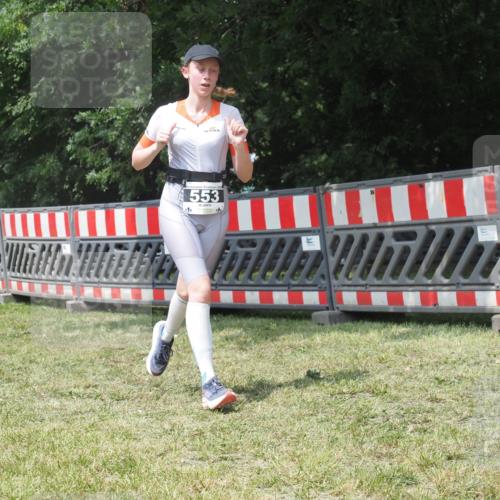 21.06.2025 - 27. Vierlanden-Triathlon KatJ http://msf.ph/oto/8052399 15.06.2025 11:56:21 Ziel 553 meine-sportfotos.de