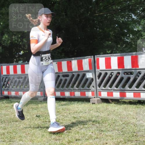 21.06.2025 - 27. Vierlanden-Triathlon KatJ http://msf.ph/oto/8052406 15.06.2025 11:56:22 Ziel 553 meine-sportfotos.de