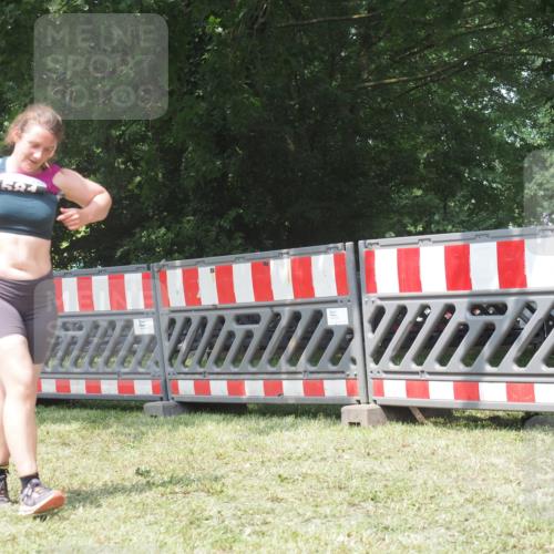 21.06.2025 - 27. Vierlanden-Triathlon KatJ http://msf.ph/oto/8052417 15.06.2025 11:56:59 Ziel 549, 581 meine-sportfotos.de