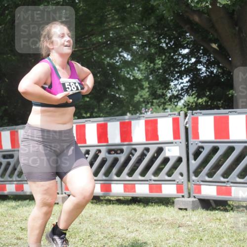 21.06.2025 - 27. Vierlanden-Triathlon KatJ http://msf.ph/oto/8052423 15.06.2025 11:57:00 Ziel 549, 581 meine-sportfotos.de