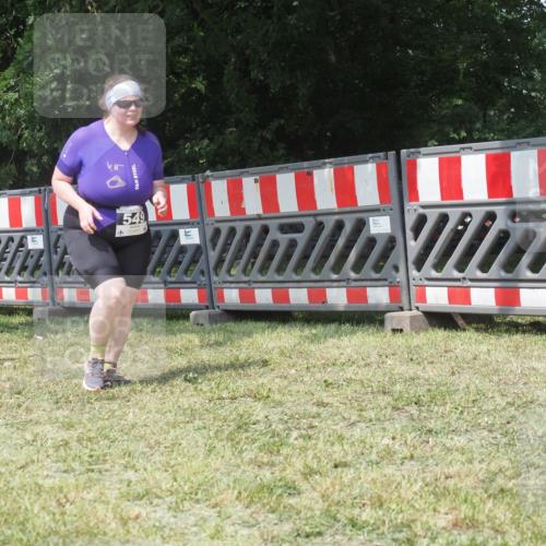 21.06.2025 - 27. Vierlanden-Triathlon KatJ http://msf.ph/oto/8052433 15.06.2025 11:57:03 Ziel 549, 581 meine-sportfotos.de