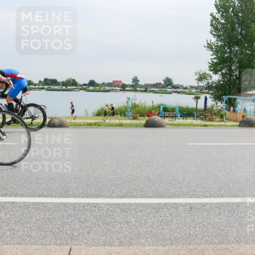 15.06.2025 - 27. Vierlanden-Triathlon H.Heesch http://msf.ph/oto/8052434 15.06.2025 10:58:36 Radfahren 64, 144, 387, 693 meine-sportfotos.de